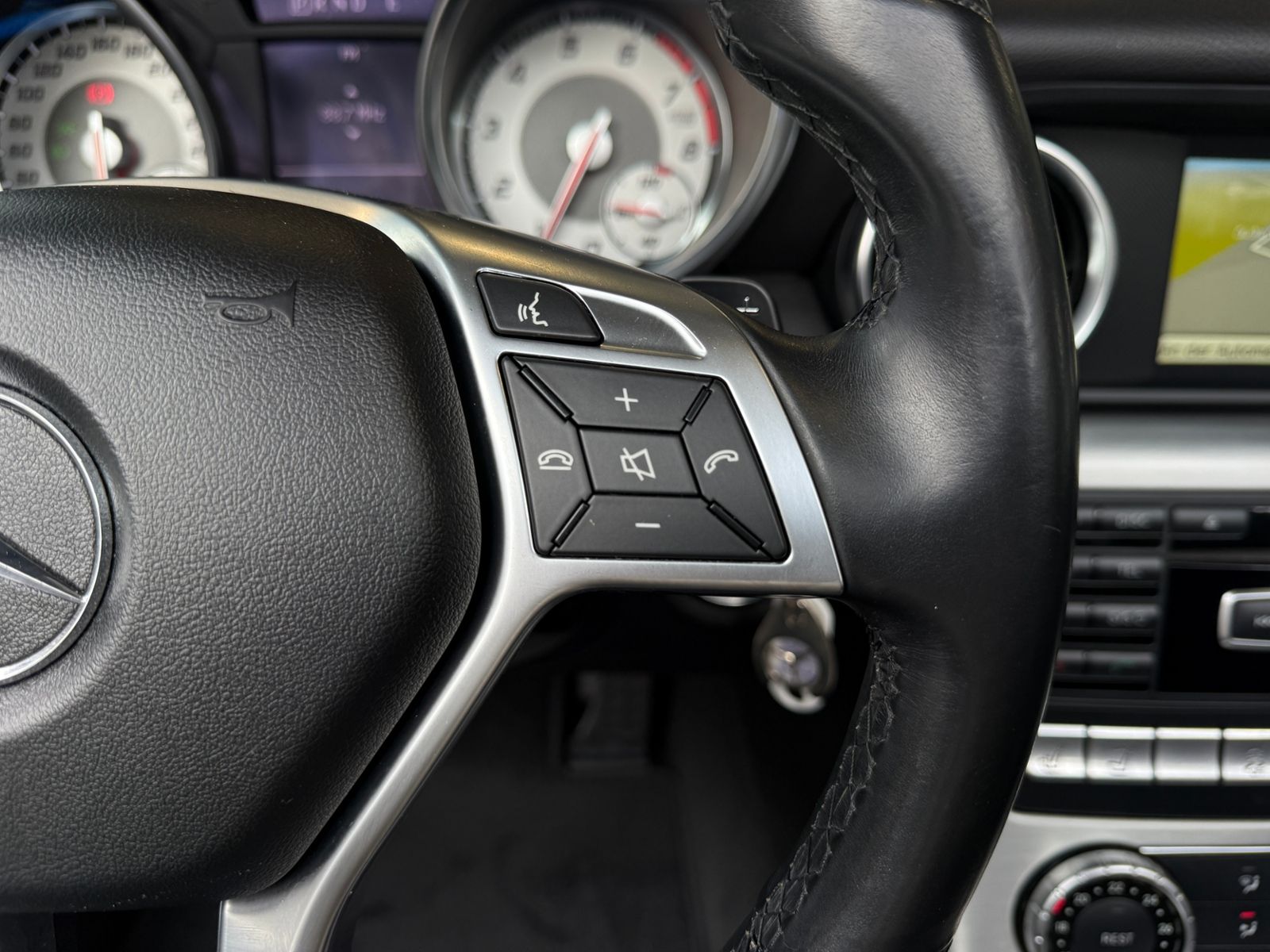 Fahrzeugabbildung Mercedes-Benz SLC 200 NAVI AIRSCARF ALU