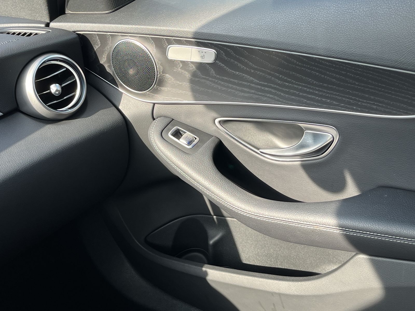 Fahrzeugabbildung Mercedes-Benz C 300 T*Night-Paket*LED*360°-Cam*SHZ*