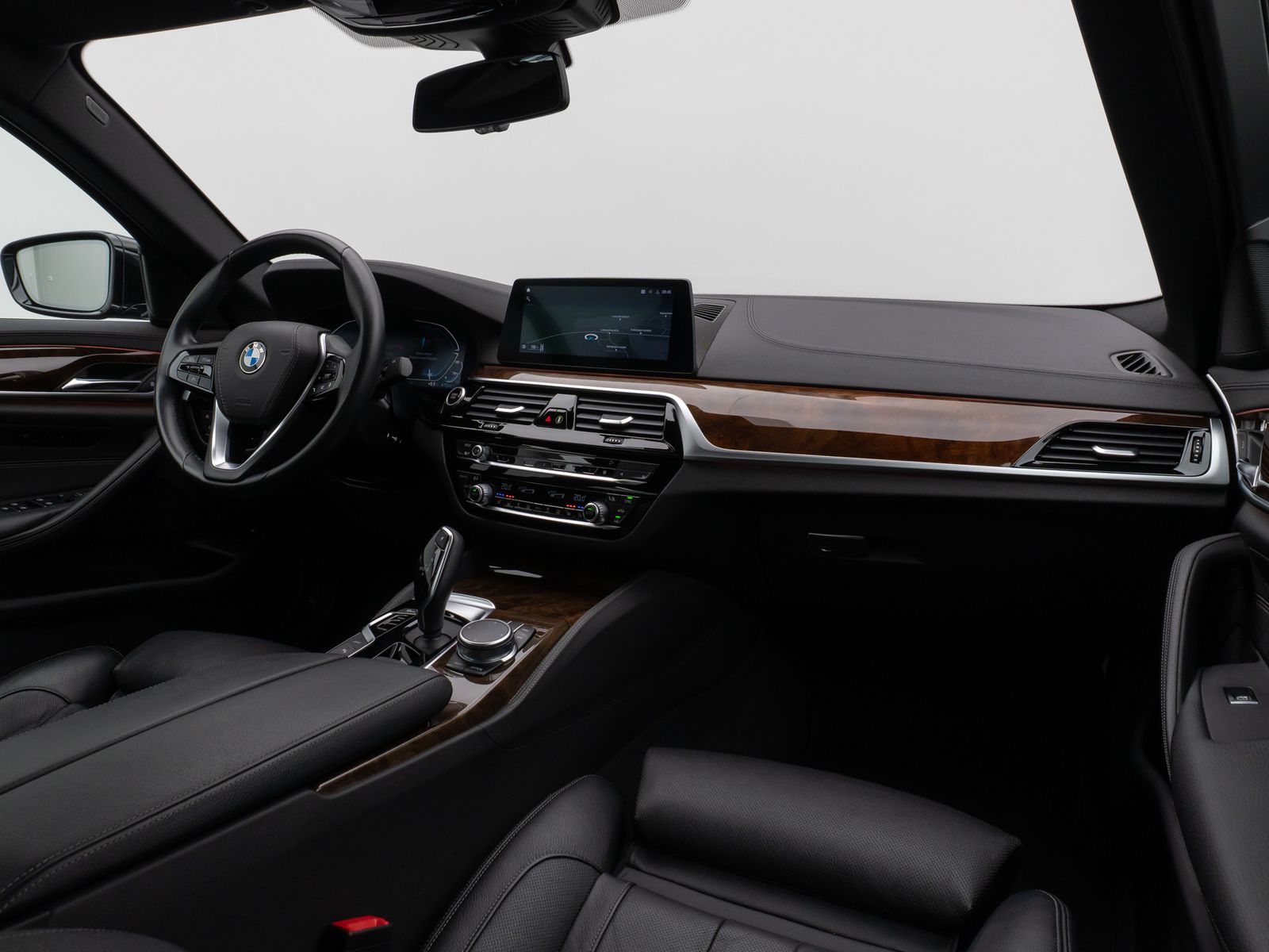 Fahrzeugabbildung BMW 530e iP Luxury Line Kamera HiFi Fernlichtassist