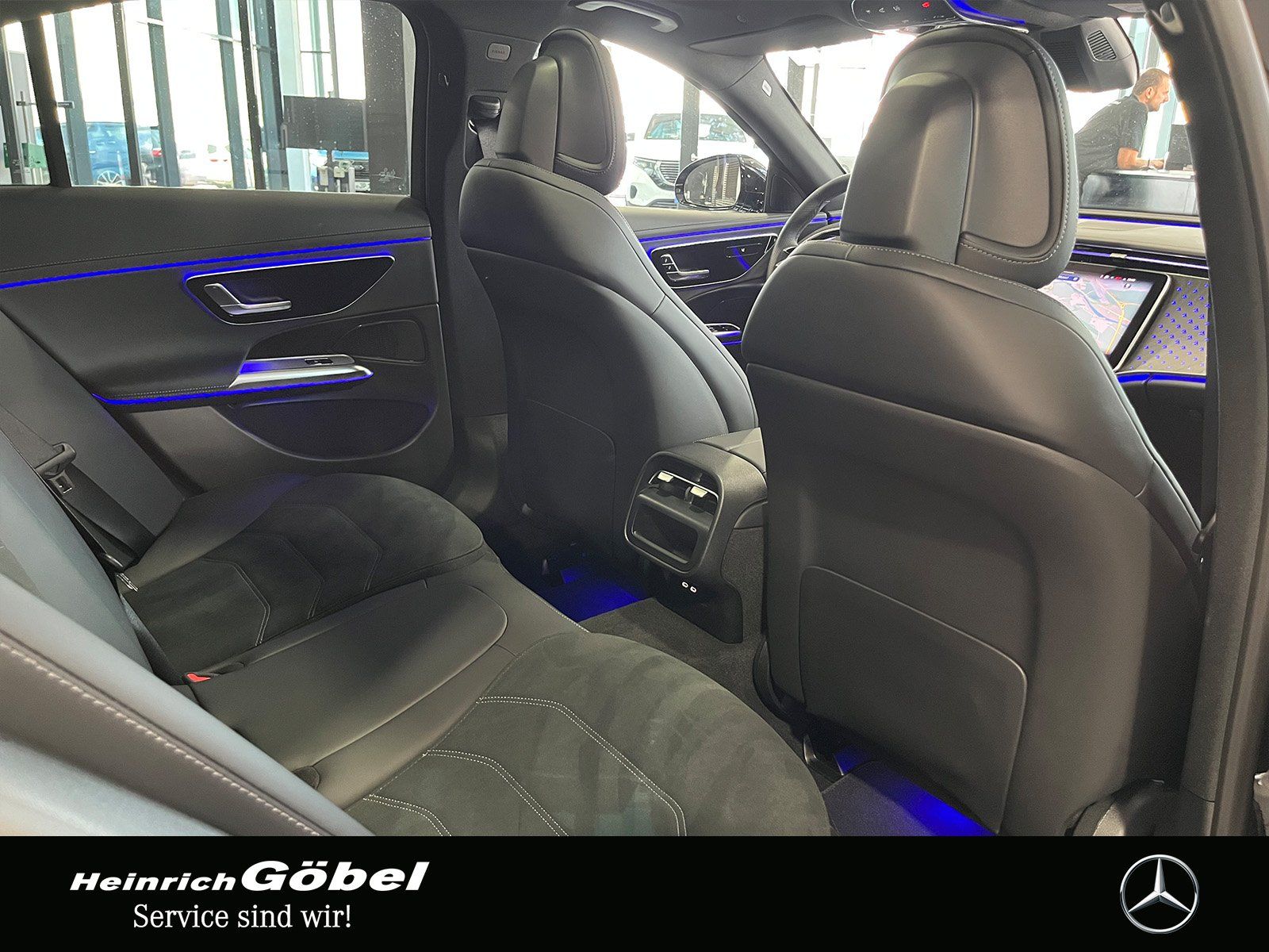 Fahrzeugabbildung Mercedes-Benz E 220 d AMG+PANO+FAHRASSIST+360°+WINTER+CARPLAY