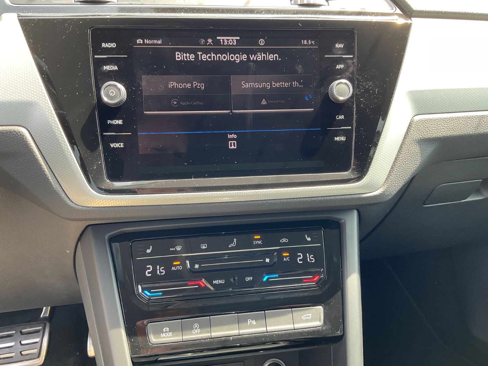 Fahrzeugabbildung Volkswagen Touran 2.0 TDI DSG MOVE,7 Sitze,LED,Kamera,AHK