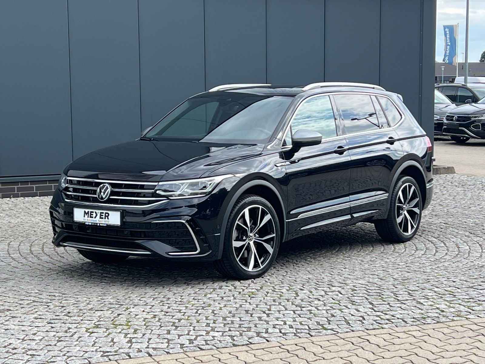 Fahrzeugabbildung Volkswagen Tiguan Allspace R-Line 2.0 TDI DSG 4MOTION *AHK,