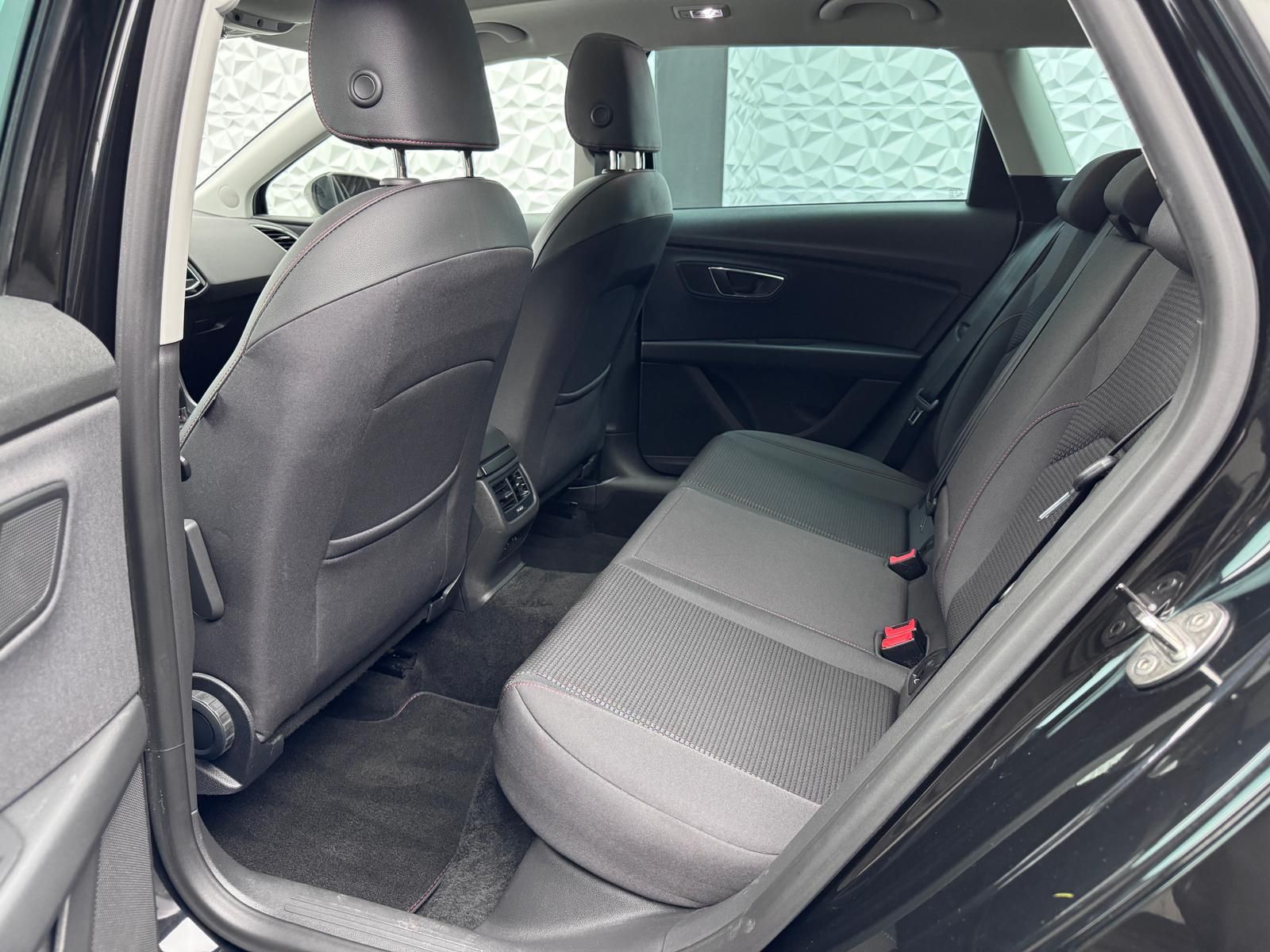 Fahrzeugabbildung SEAT 2.0 TSI FR-LINE/ACC/BEATS/PANO/AMBIENT/R-CAM/AHK