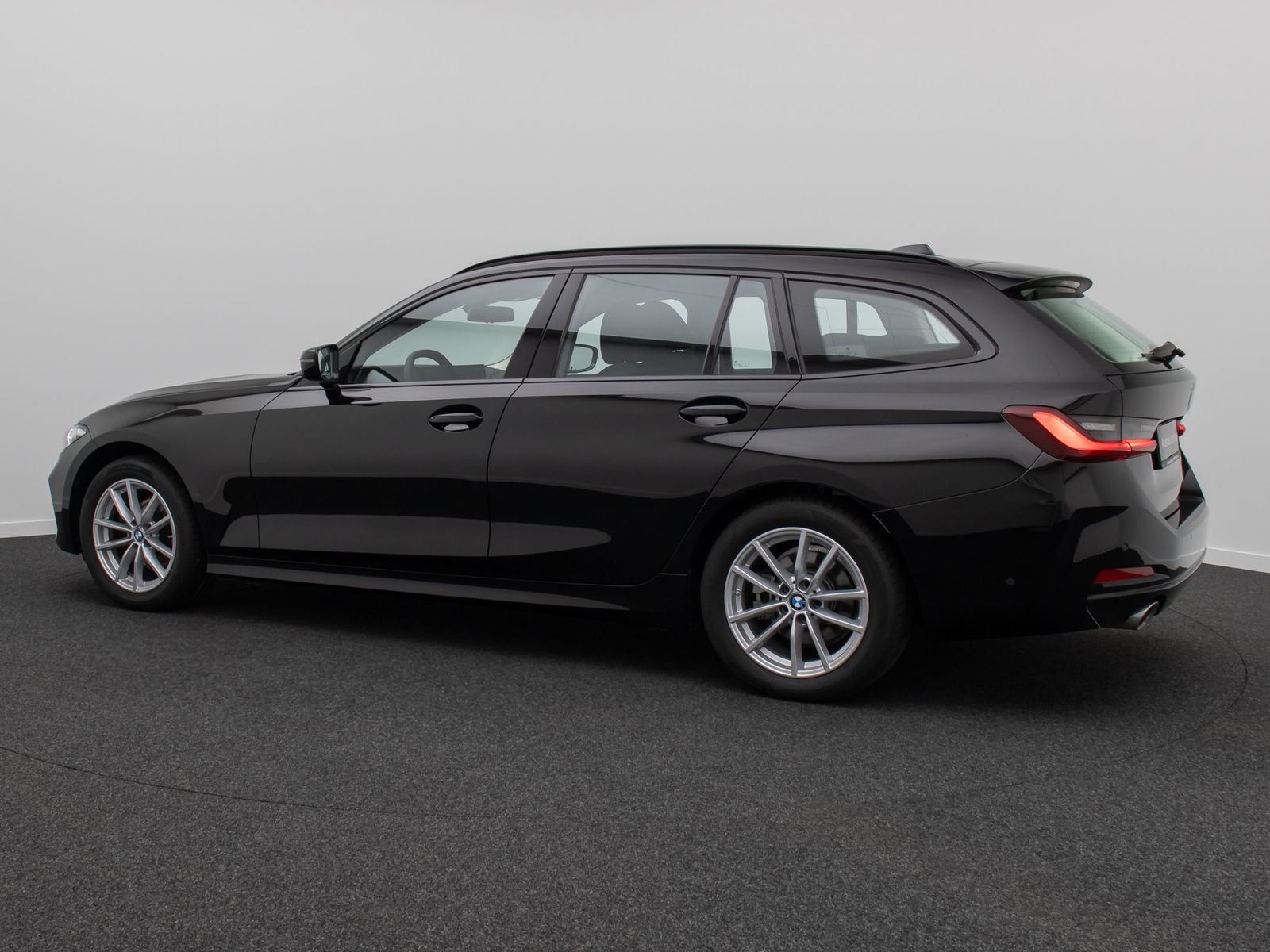 Fahrzeugabbildung BMW 318i Alarm DAB Kamera GeschwindigReg Sportlenkrd