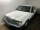 Mercedes-Benz Mercedes Benz w124 300e - Mercedes-Benz W124 aus dem Jahr 1989