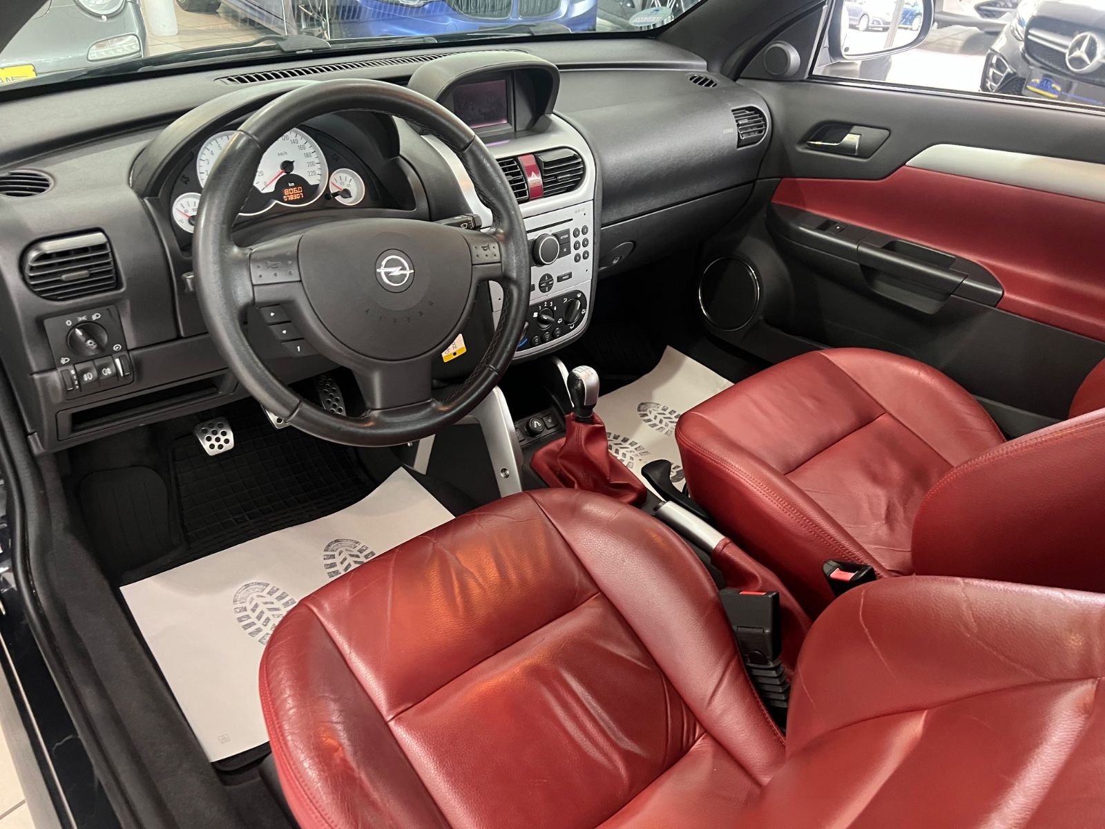 Fahrzeugabbildung Opel Tigra Twin Top Design Edition CABRIO
