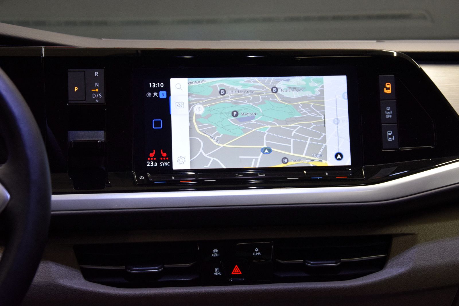 Fahrzeugabbildung Volkswagen T7 Multivan Edition vis-a-vis Standhzg Pano ACC