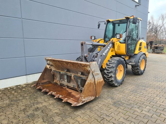 Volvo L25 F - 4/1 Schaufel + Gabel