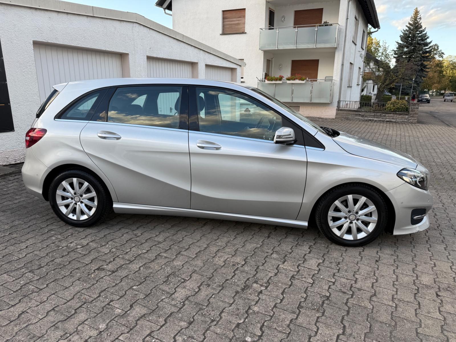 Mercedes-Benz B 180 BlueEfficiency Edition *82tkm* LED Shzg