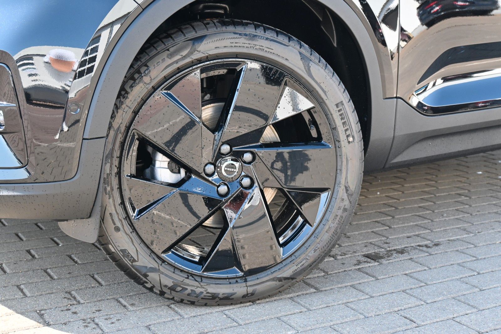 Fahrzeugabbildung Volvo XC40 B4 DKG Plus Black Edition*FSHZG*360°*ACC