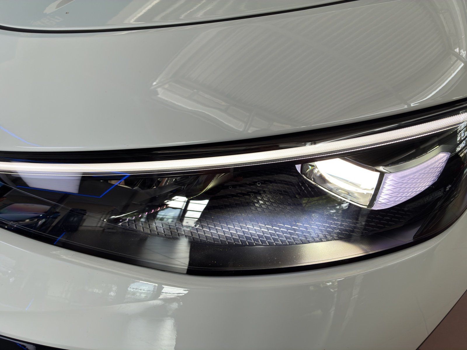 Fahrzeugabbildung Volkswagen T-Roc 1.5 eTSI W R-Line 360,HUD,Kamera,LED,Navi