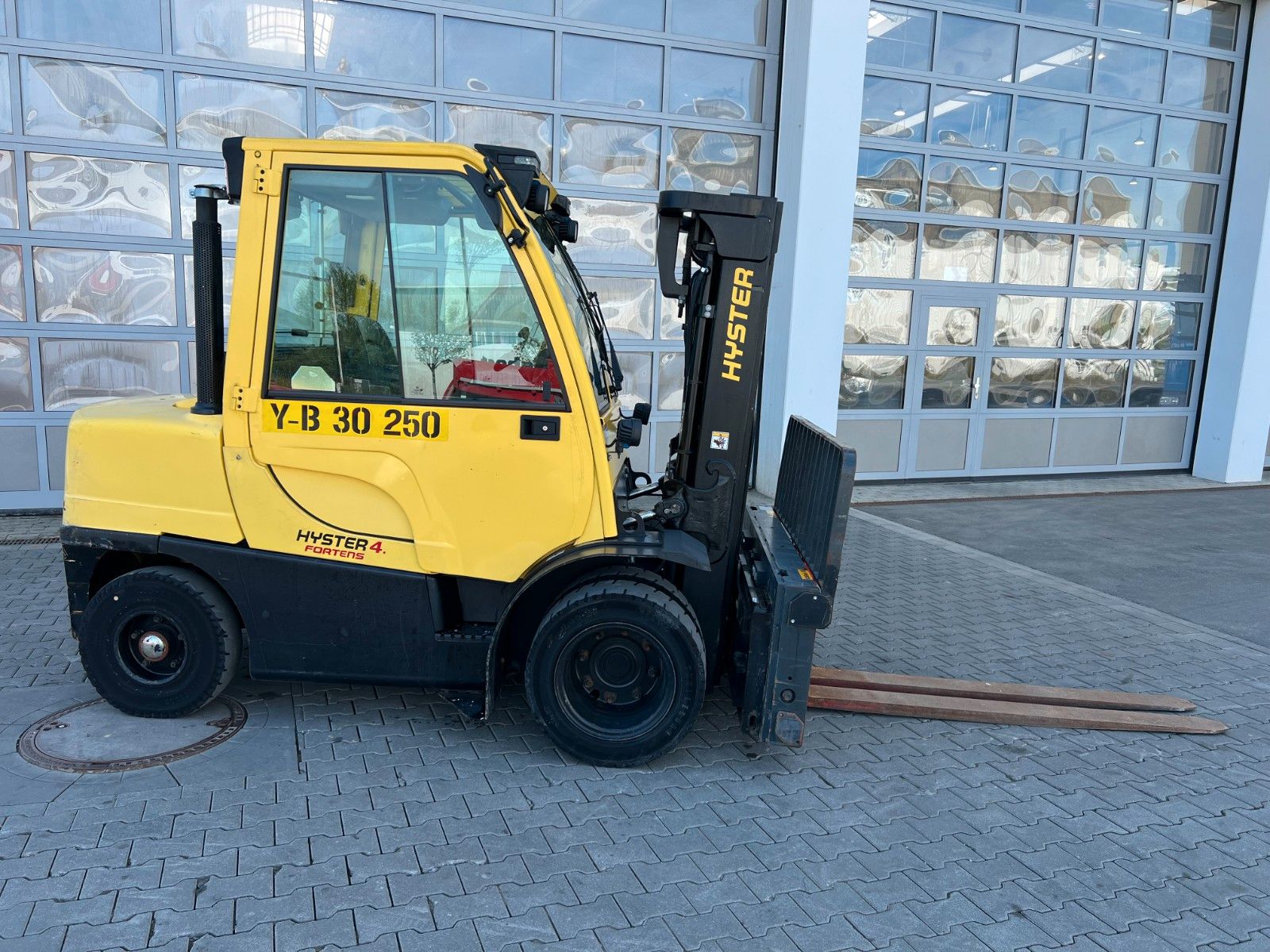 Fahrzeugabbildung Hyster H4.0 FT6 / Verstellgerät / HH:4.42m / nur 2.148h