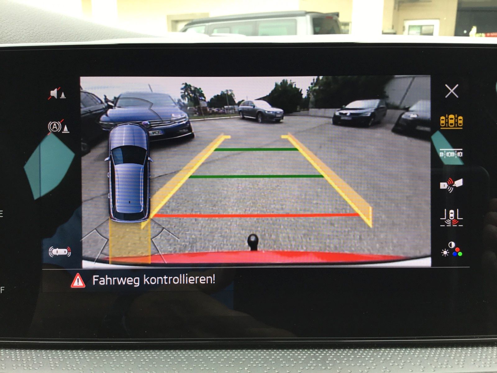 Fahrzeugabbildung SKODA Kamiq 1.5 TSI DSG Monte Carlo+AHK+Navi+Kamera