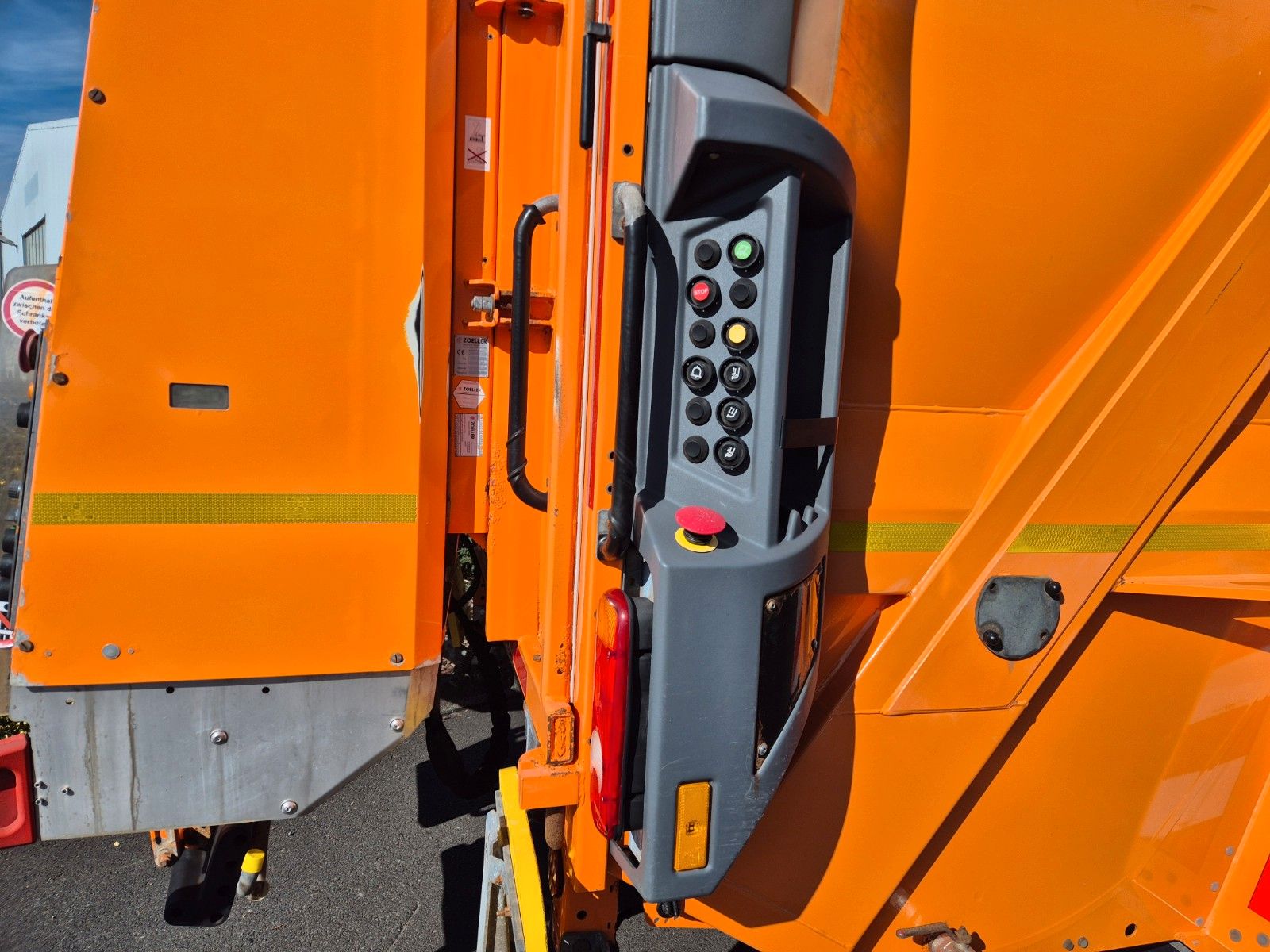 Fahrzeugabbildung Mercedes-Benz Actros 2533 L Faun Variopress II524 V19 Zoeller