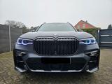 BMW X7M50i  Dark Shadow 1/500/B&W/StHz/ 4x4 Lenkung - BMW X7 M50 aus 2021