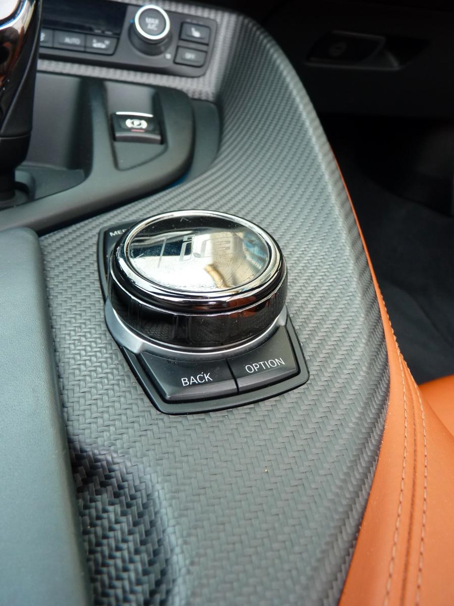 BMW i8 Roadster Laser / H & K / HUD / Voll / Top