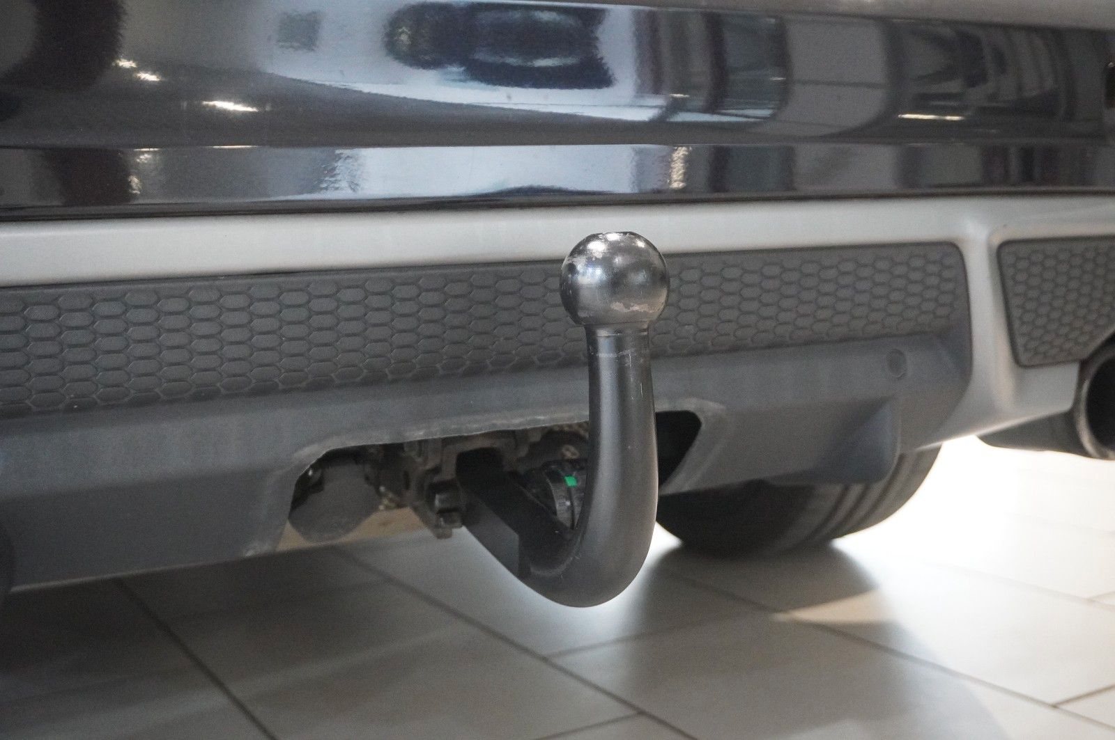 Fahrzeugabbildung Volvo V60 Kombi D4 R-DESIGN NAVI/LED/SHZPDC/AHK