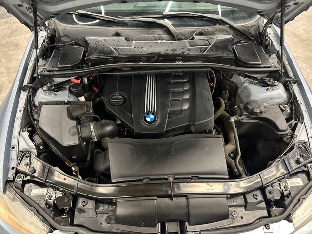 BMW 318 d Touring *Klima*SHZ*TÜV*Navi*PDC*AHK*