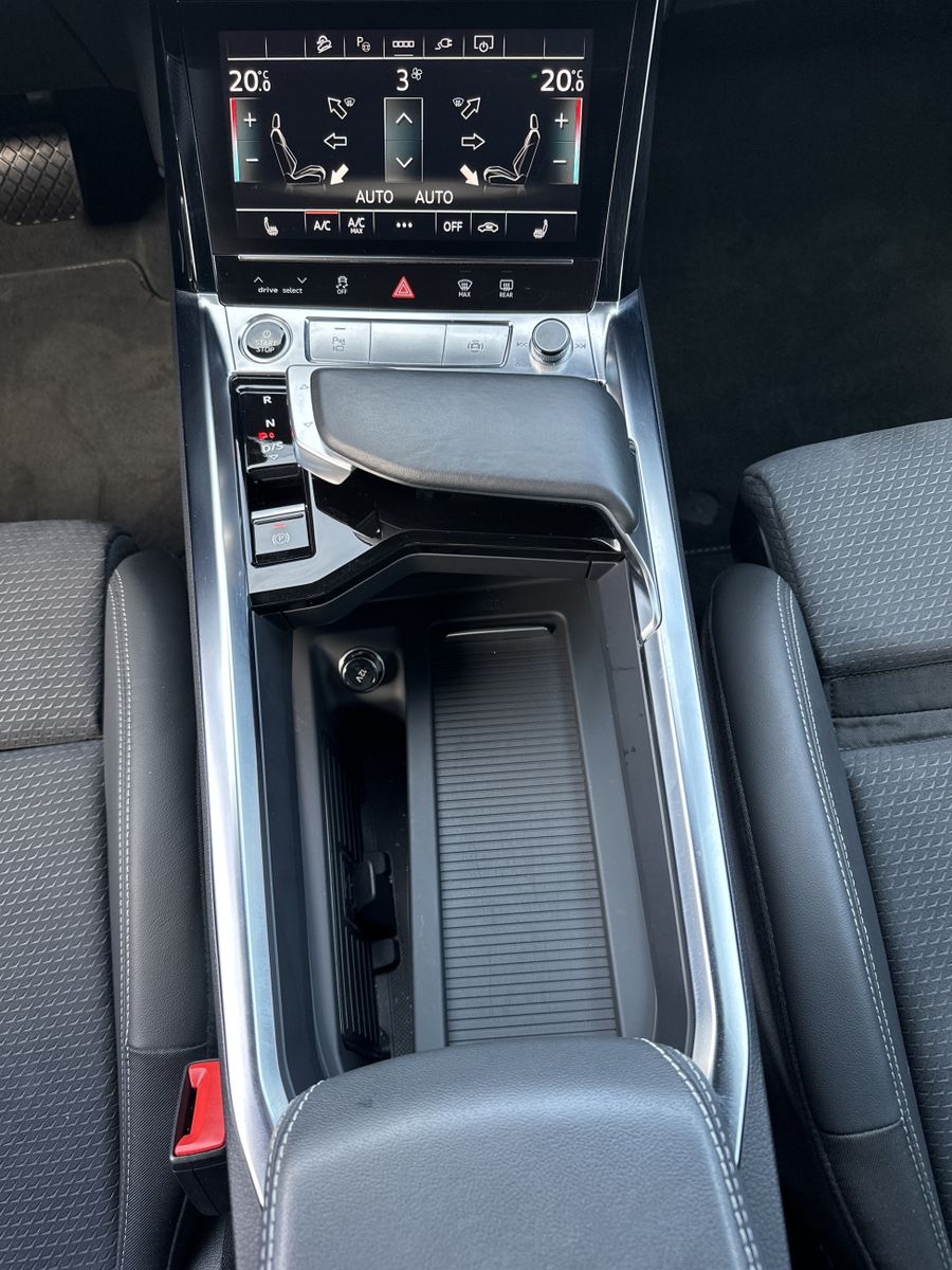 Fahrzeugabbildung Audi e-tron 50 Qu S-Line Black NAV+LED+21ZO+KAMERA+VC