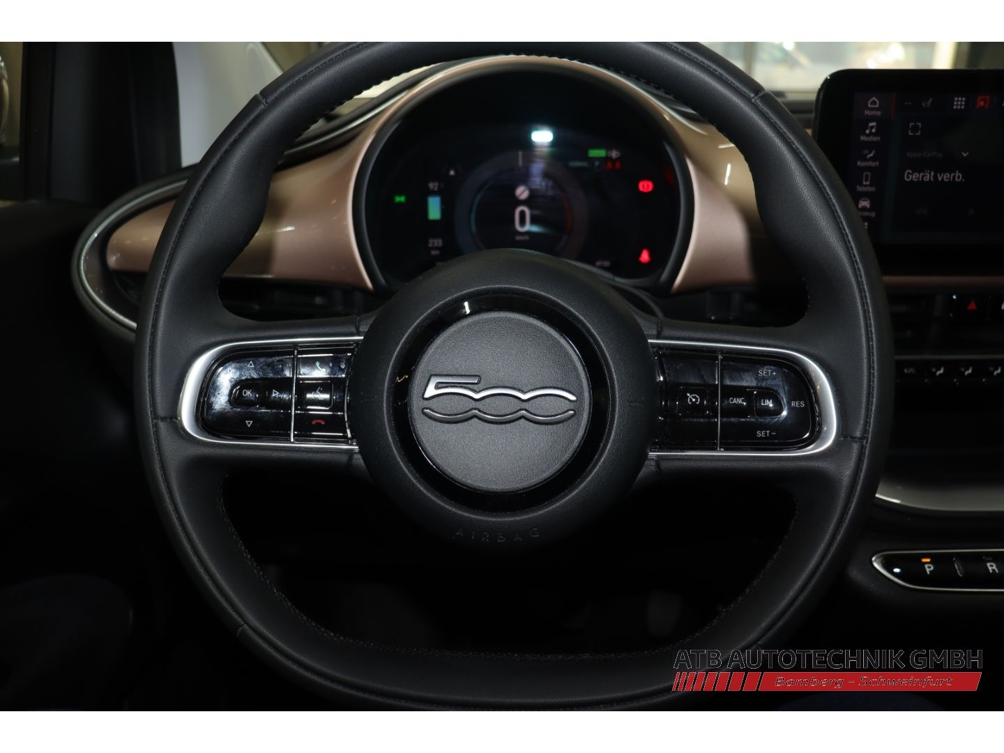 Fahrzeugabbildung Fiat 500e Cabrio 42kWh SOH 95,7% Komfort- und Stylepa
