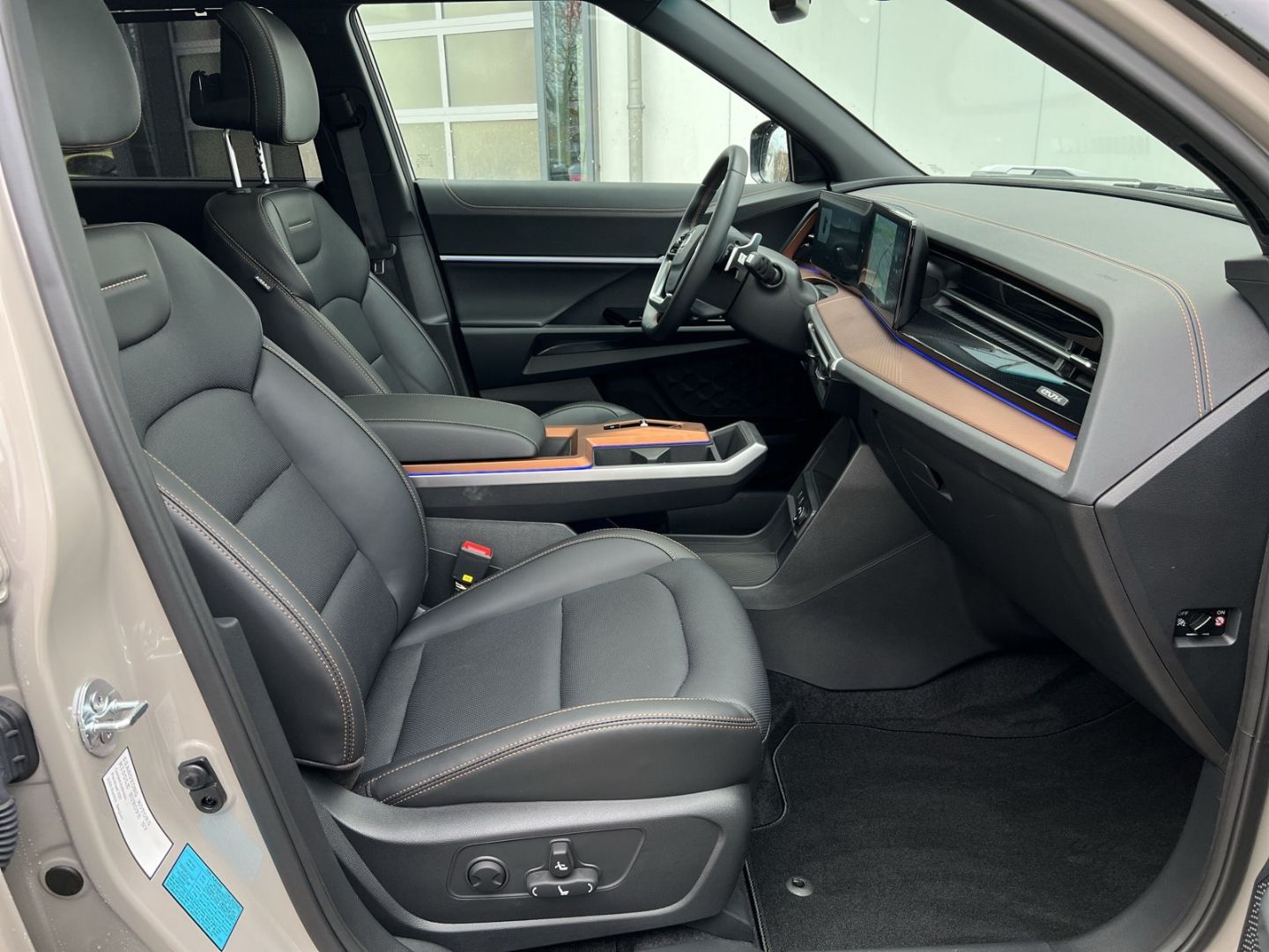 Fahrzeugabbildung KGM Torres EVX 207 PS Titanium A T 2WD Leder met.