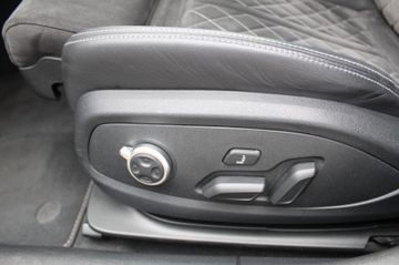 Fahrzeugabbildung Audi A4 Lim. 40 TDI S line Matrix ACC S Sportsitze 19