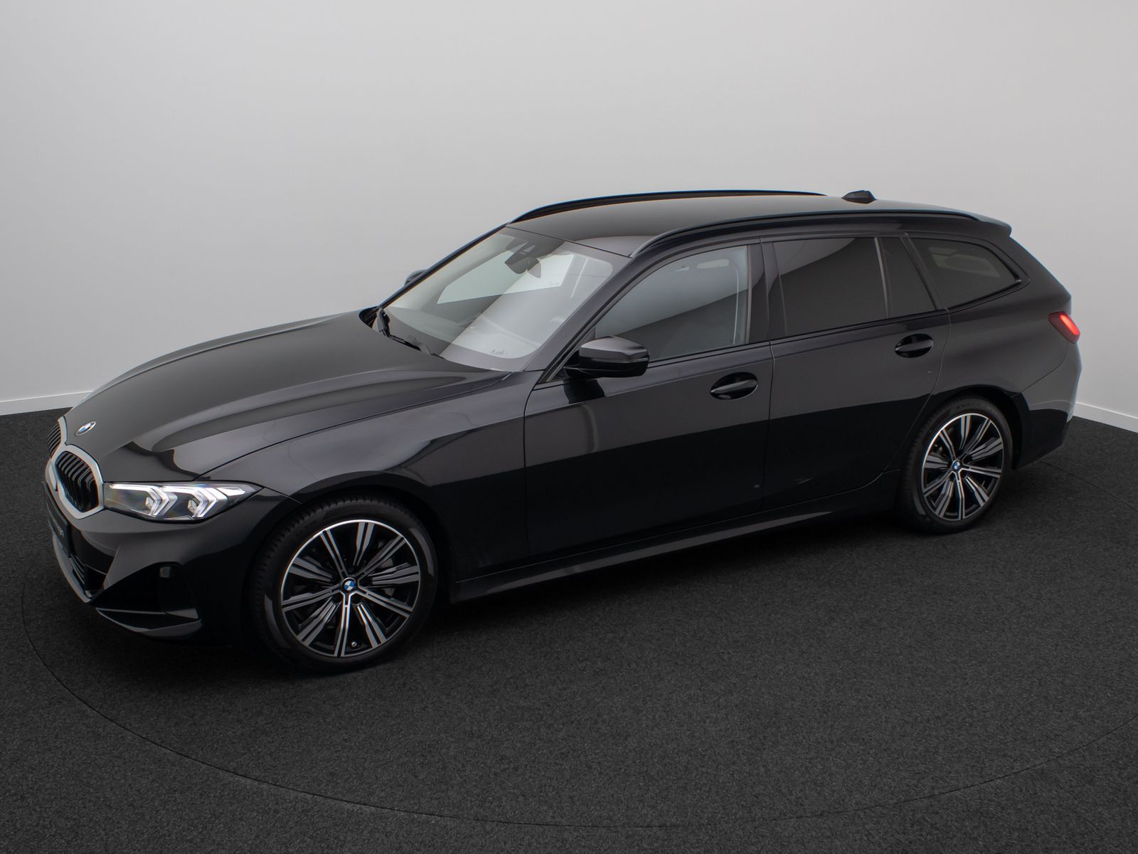 Fahrzeugabbildung BMW 330d H/K GeschwindigReg AHK DAB Widscreen 18Zoll