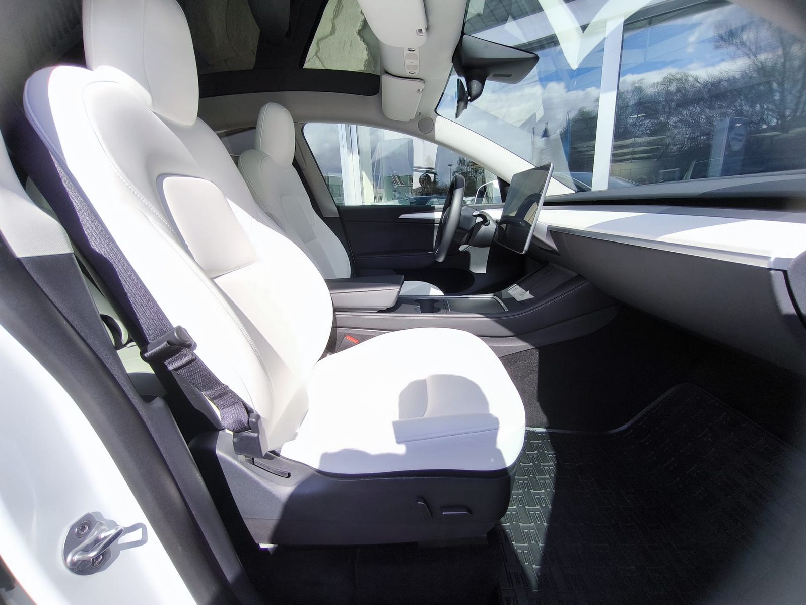 Fahrzeugabbildung Tesla Model Y LR Dual AWD PANO+STDHZ+NAVI+LED+ACC+19"+