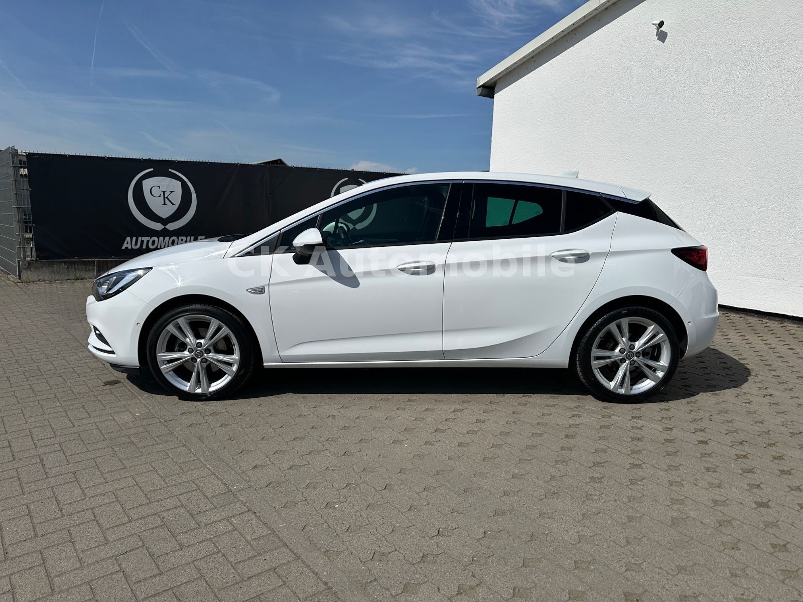 Fahrzeugabbildung Opel Astra K 1.6 Turbo Dynamic Autom./Navi/LED/ACC