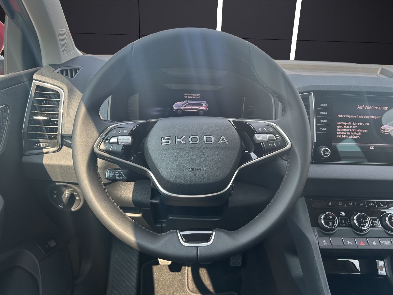 Fahrzeugabbildung SKODA Karoq 1.5 TSI Balance AHK Standh. ASG