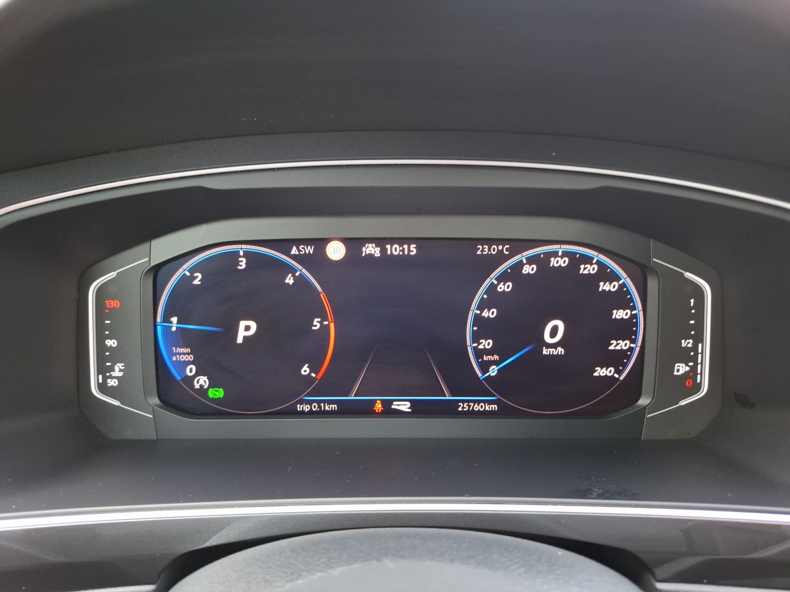 Fahrzeugabbildung Volkswagen Tiguan TDI R-Line DSG STH Matrix AHK Navi AID AC