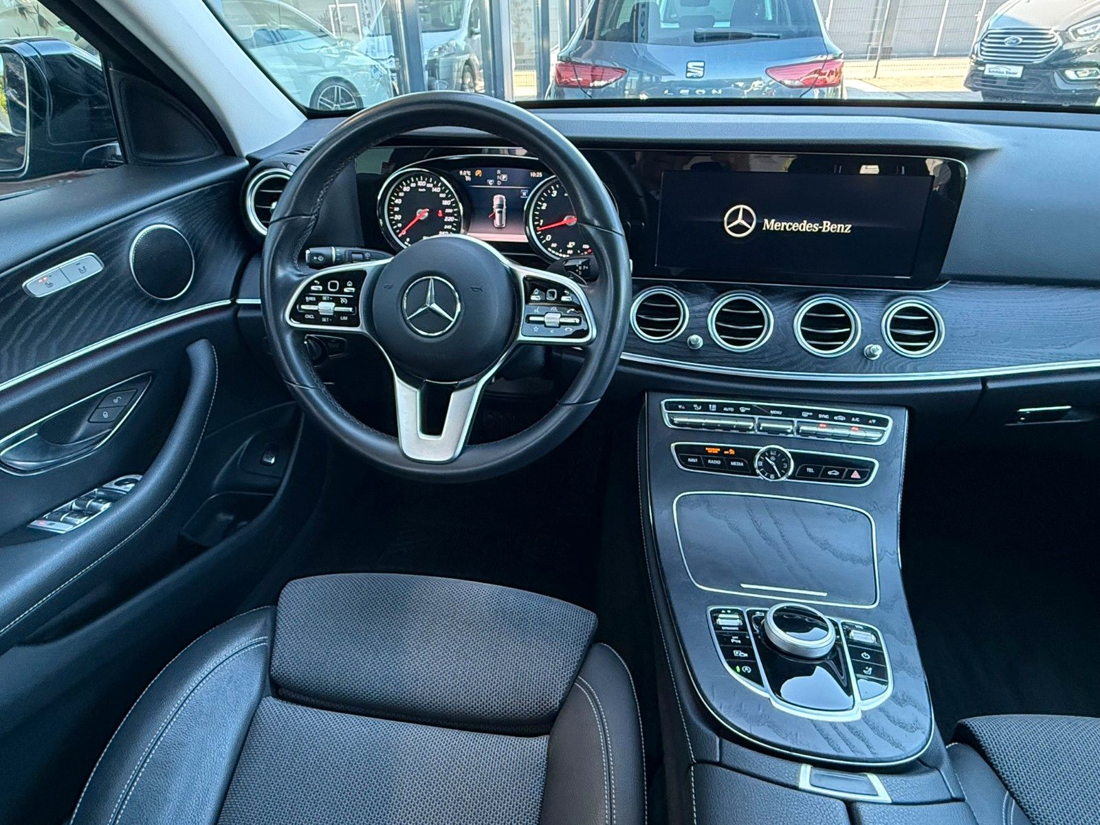 Fahrzeugabbildung Mercedes-Benz T-Modell E 200,Navi,Sitzh.