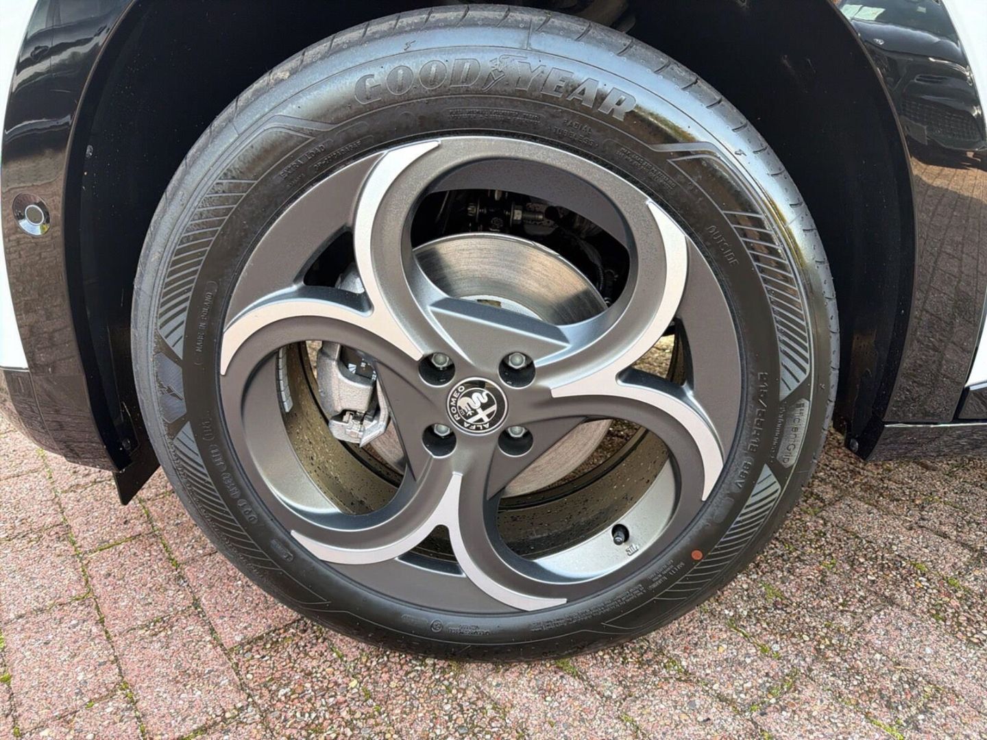 Fahrzeugabbildung Alfa Romeo Junior Ibrida 1.2 VGT 48V-Hybrid 107 kW Sport Sp