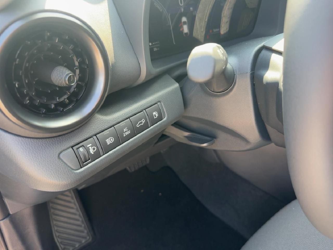 Fahrzeugabbildung Toyota C-HR Plug-In Hybrid FWD 2,0 Teamplayer