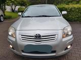 Toyota Avensis Sol 2.0-l-D-4D Sol - Toyota Avensis aus 2008 mit Diesel-Antrieb
