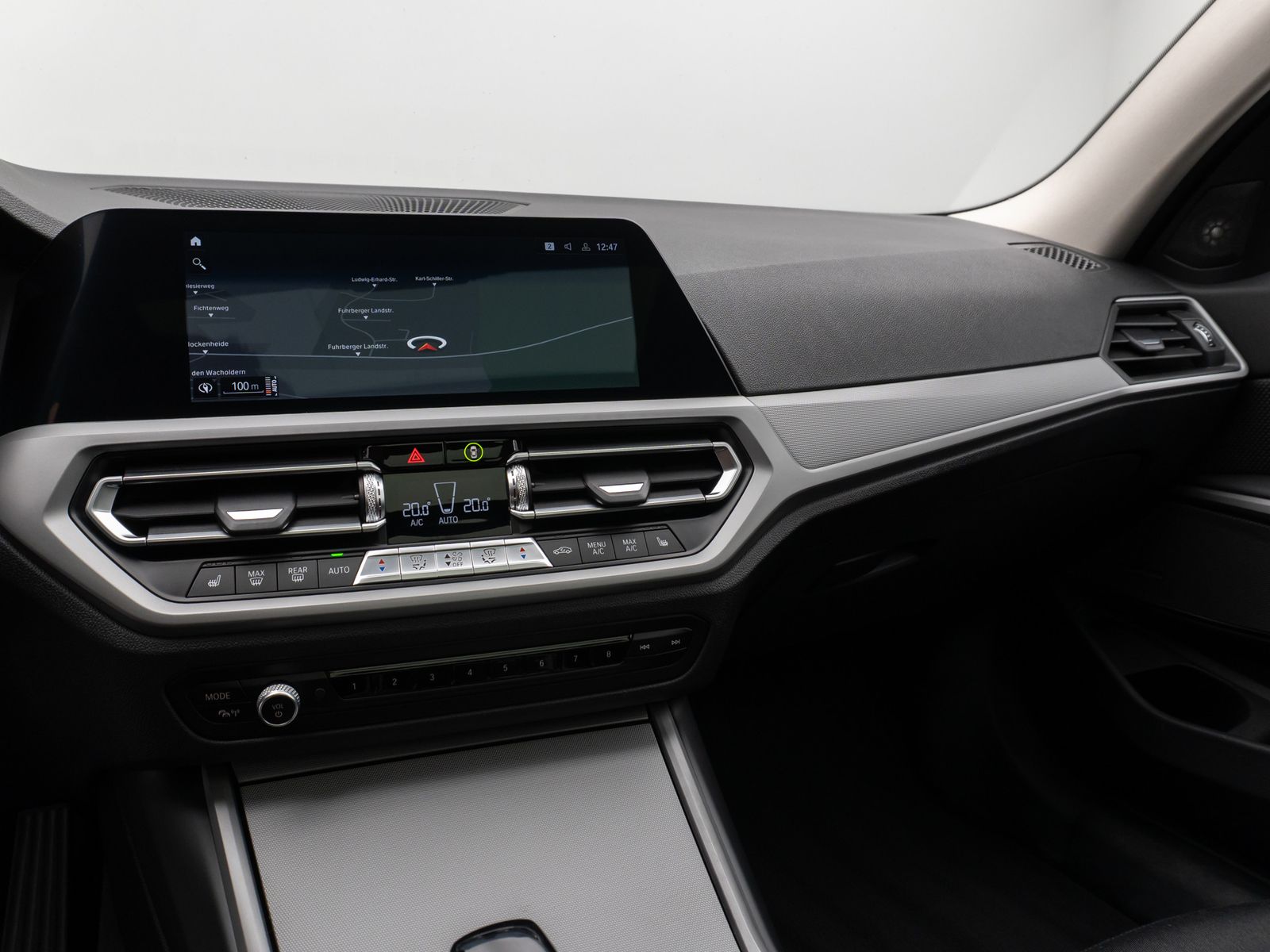 Fahrzeugabbildung BMW 330d Panorama Kamera H/K DAB Komfort Alarm LED