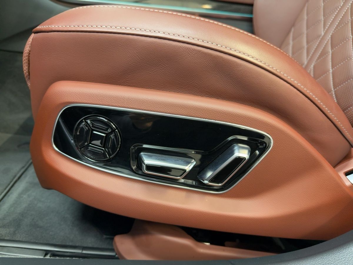 Audi A8 - Bild 24