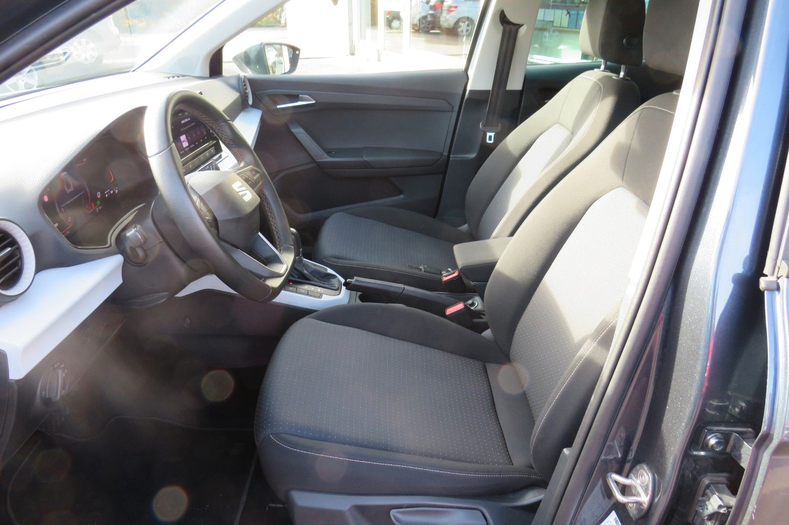 Fahrzeugabbildung SEAT Arona Style DSG GRA KAMERA SITZH. PDC APP-CON 1H