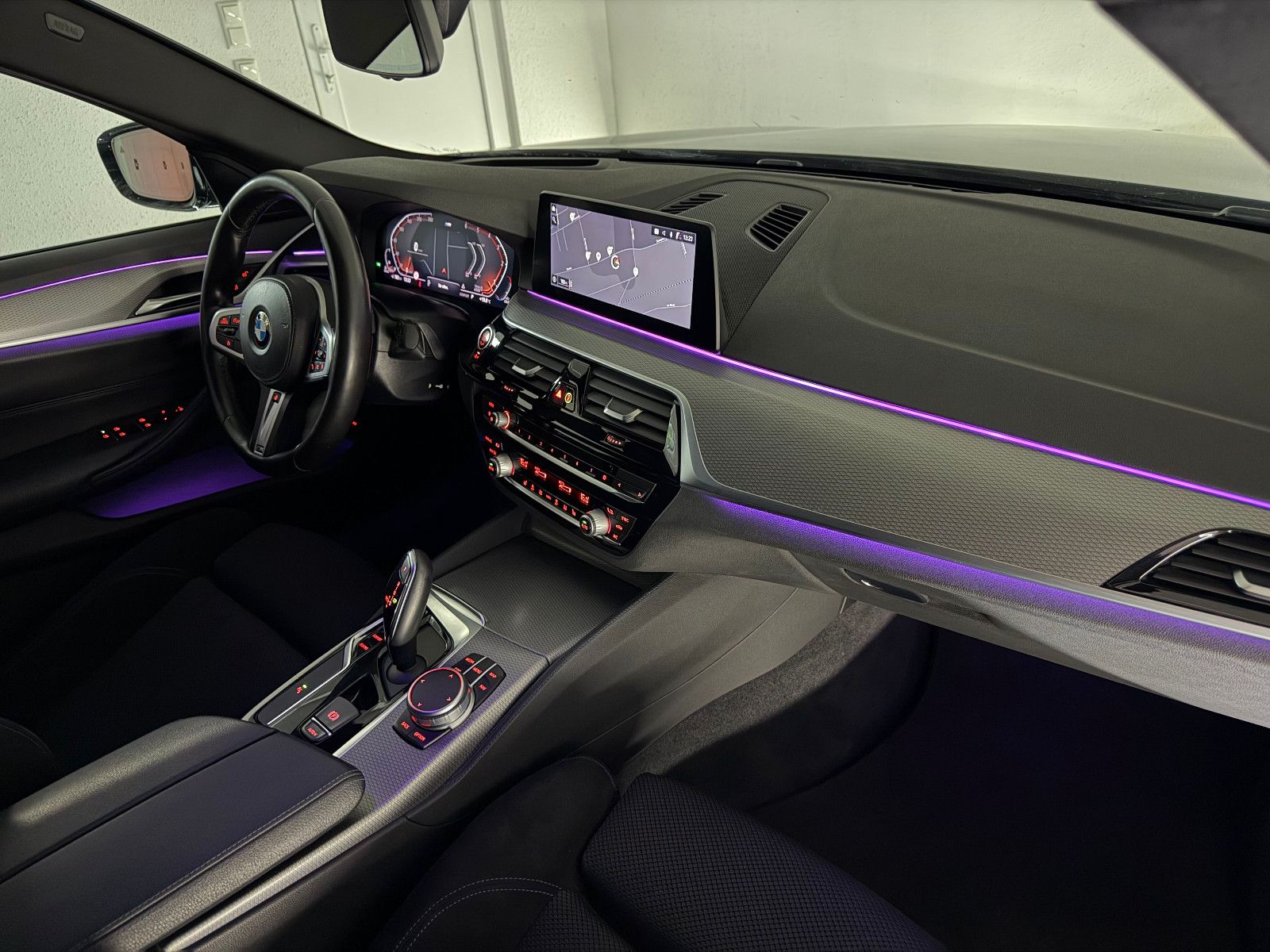 Fahrzeugabbildung BMW 530 d M SPORT/LED/NAVI PROF/STHZ/LIVE COCKPIT