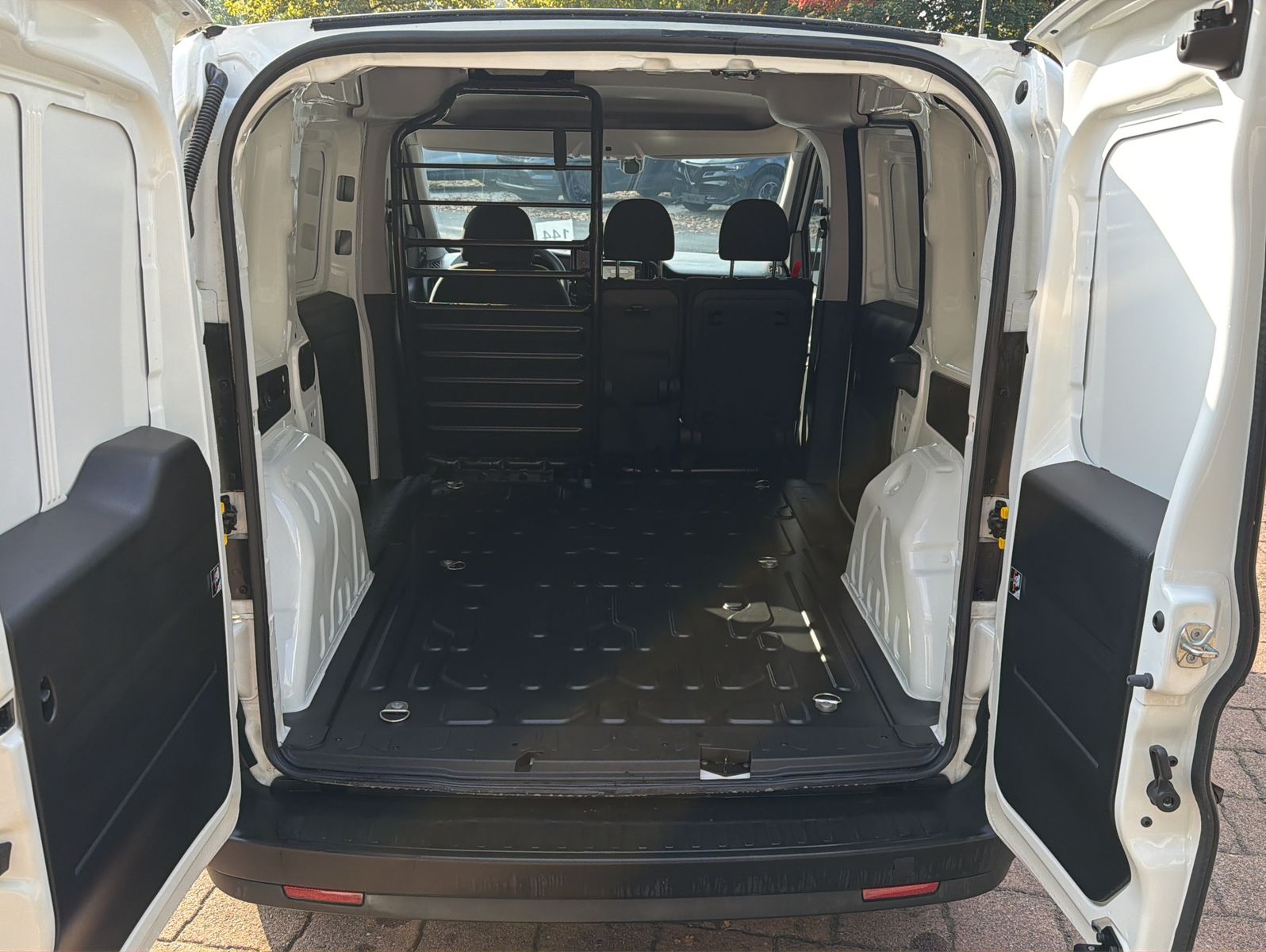 Fahrzeugabbildung Fiat Doblo 1.6 SX 3 Sitze NAVI KAMERA GARANTIE 12/202