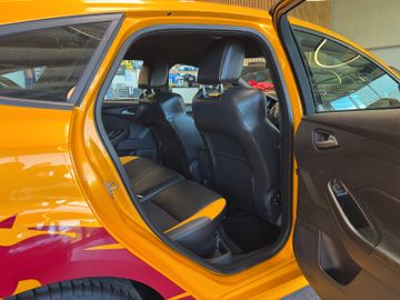 MYAUTOCENTER – Gebraucht- und Jahreswagen mit Werkstattservice in Pfaffenhofen Ford Focus *RECARO*SPORT*SitzHZ*2-ZONEN*TÜV 0127*
