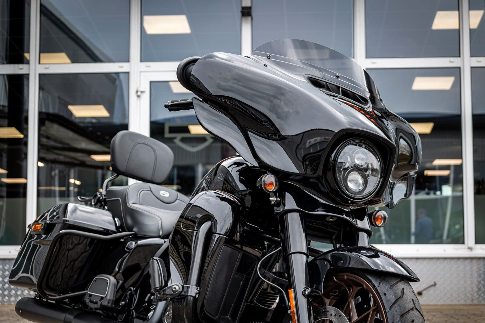 Fahrzeugabbildung Harley-Davidson FLHXST STREET GLIDE ST 117 - Kesstech -