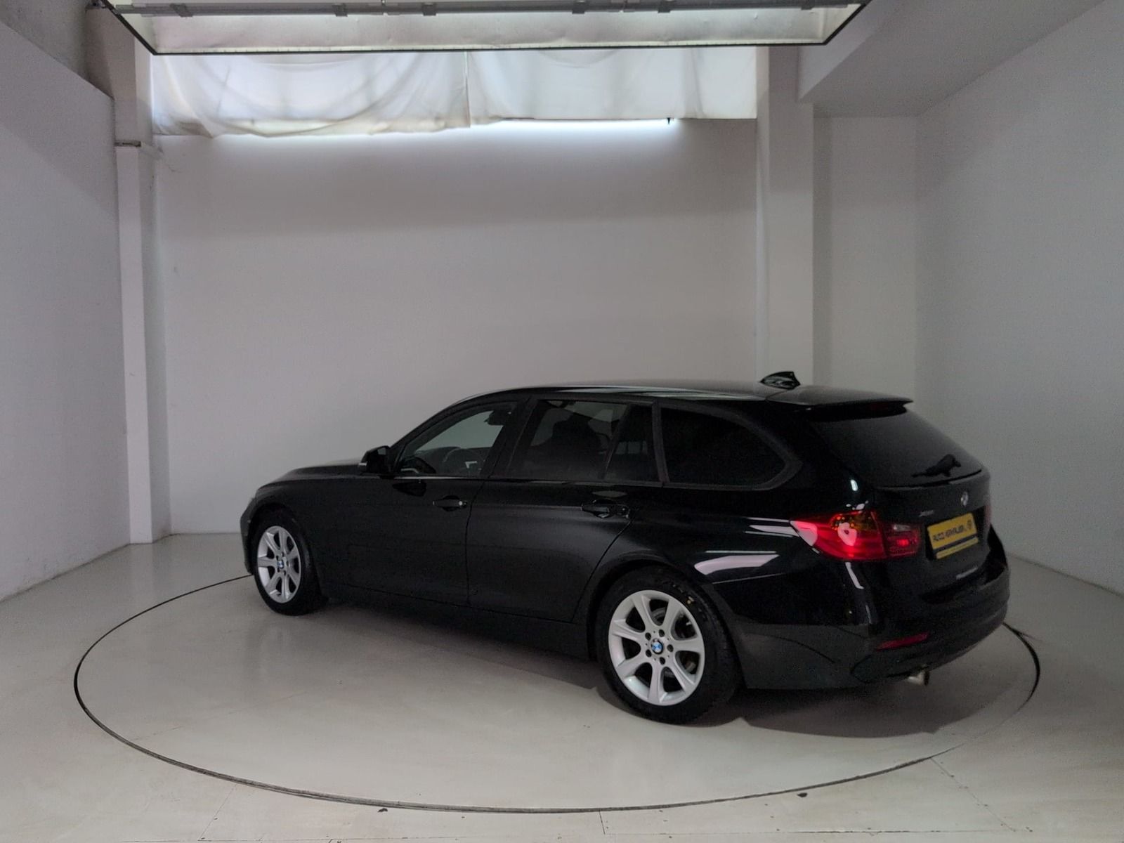 Fahrzeugabbildung BMW 320 d Touring xDrive * Leder * Bi- Xenon