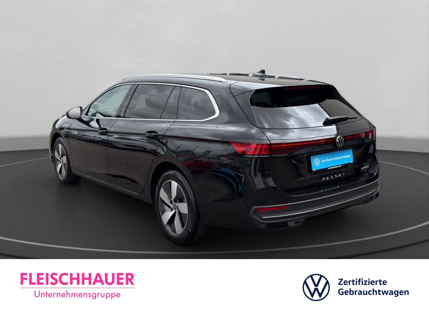 Volkswagen Passat Variant 1.5 TSI eHybrid Business AHK Head foto 6