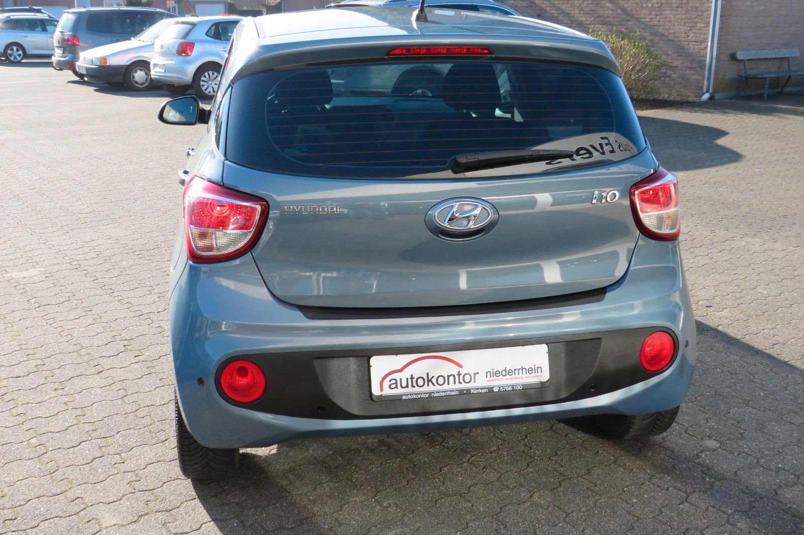 Fahrzeugabbildung Hyundai i10 4-TÜREN KLIMA PDC ALU SCHECKHEFT