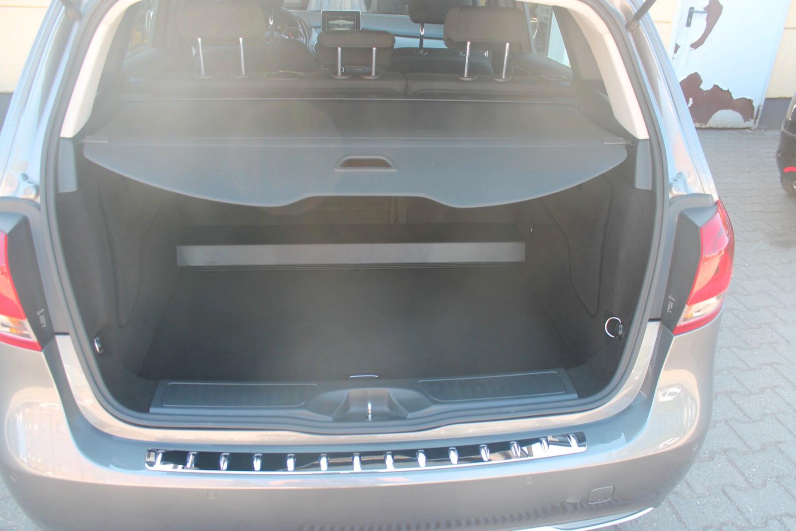 Mercedes-Benz B 180 Style DCT+Wippen*Navi*AHK*PDC*Sitzhzg*Allw