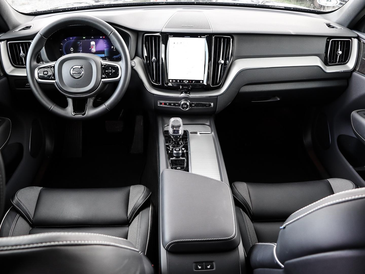 Volvo XC60 Plus Dark Recharge Plug-In Hybrid AWD T6 Tw