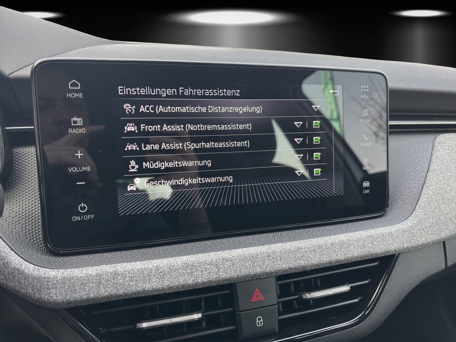 Fahrzeugabbildung SKODA Kamiq Tour 1,0 TSI 85 kW DSG
