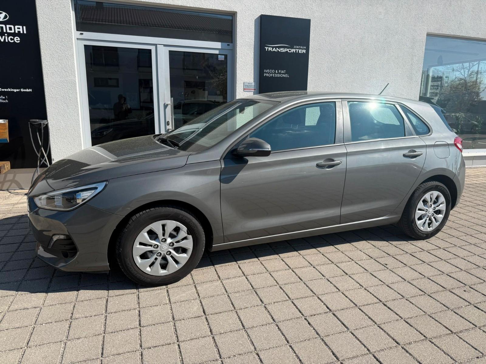 Hyundai i30 1.4 Select M/T