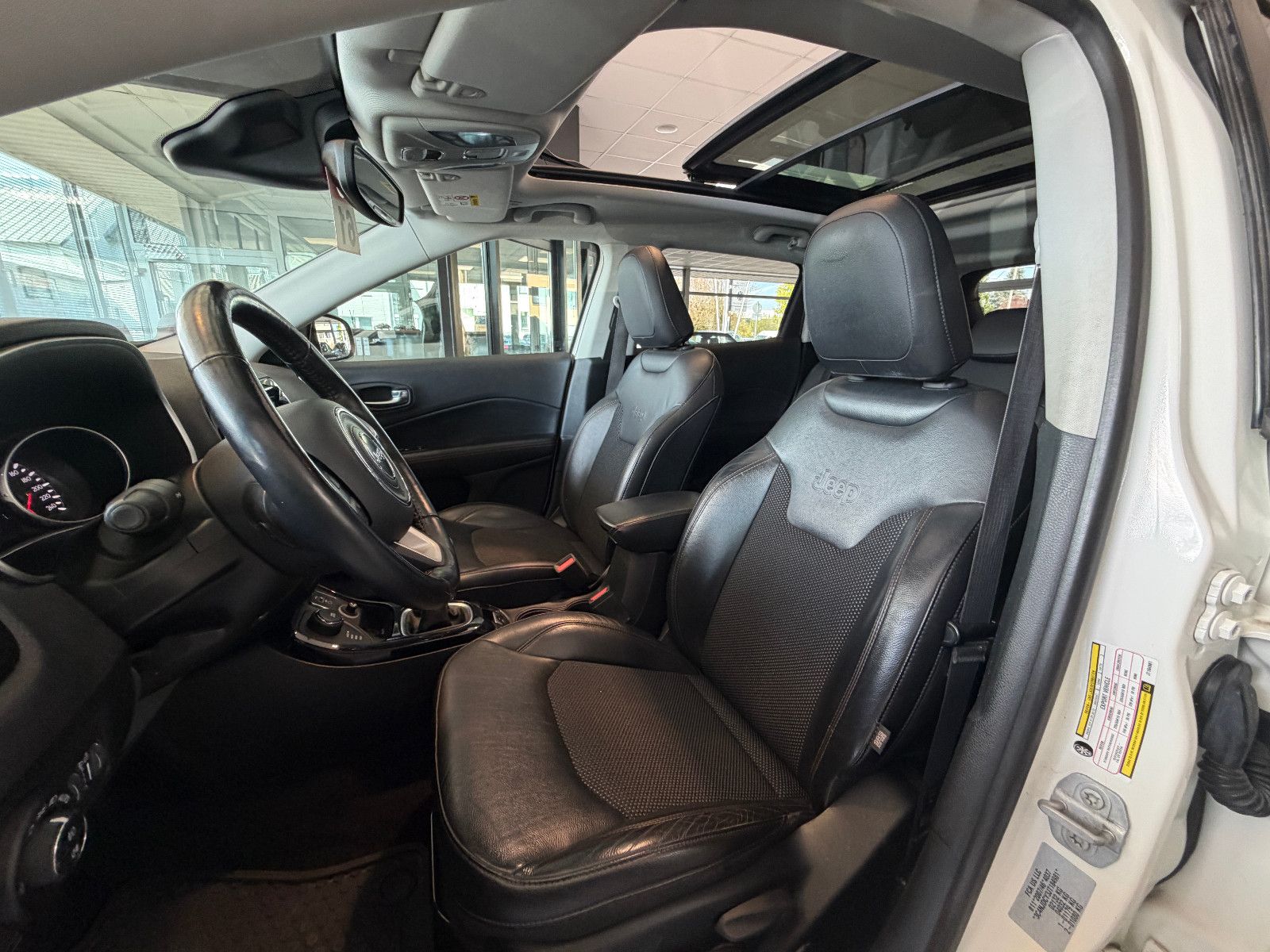 Fahrzeugabbildung Jeep Compass Limited 4WD /PANO/SHZ/L-HEIZ/PDC